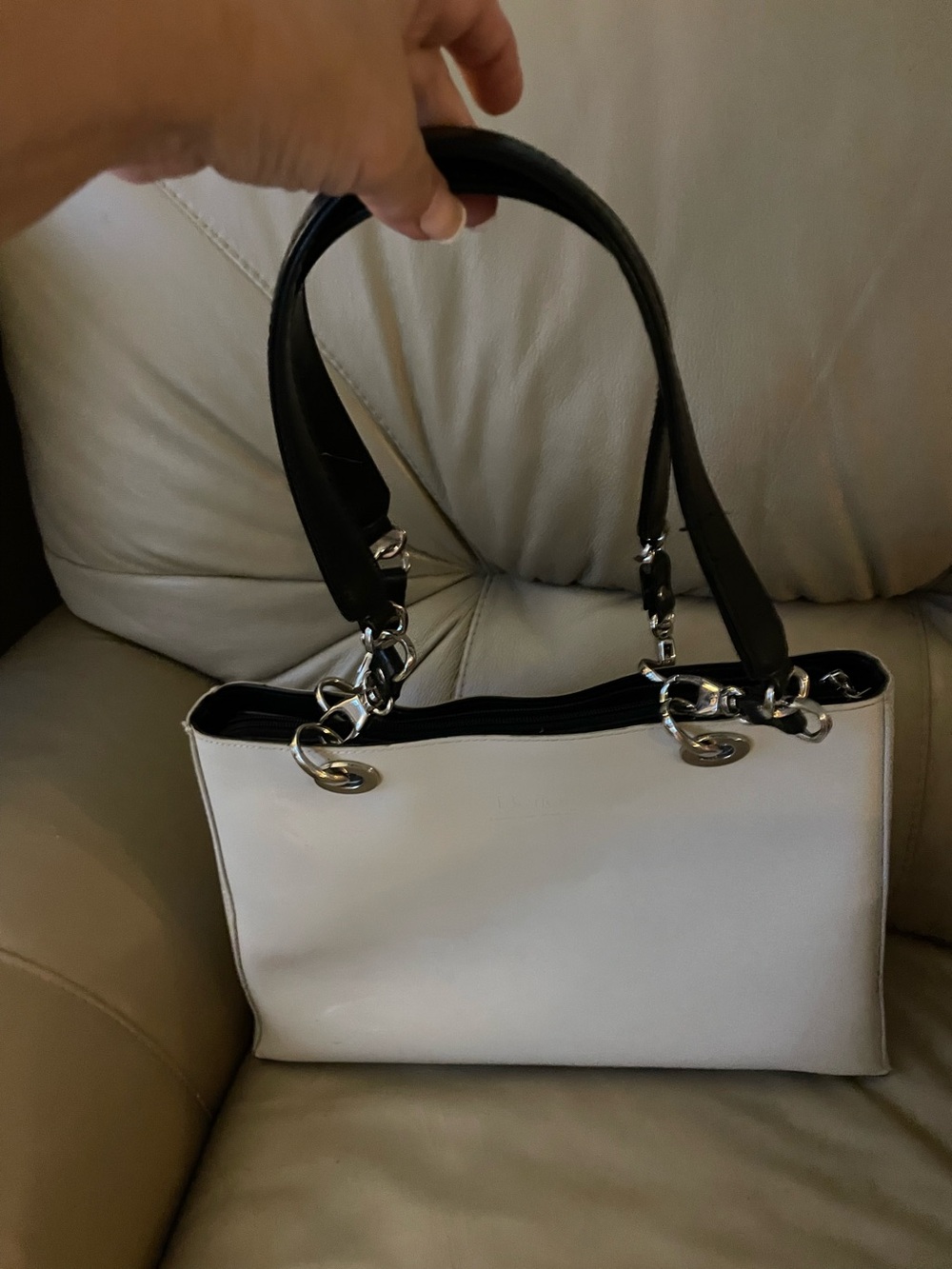 Beijo Vintage Y2K Shoulder Bag
Platinum Ivory & Black | Dust Bag & Card Holder
